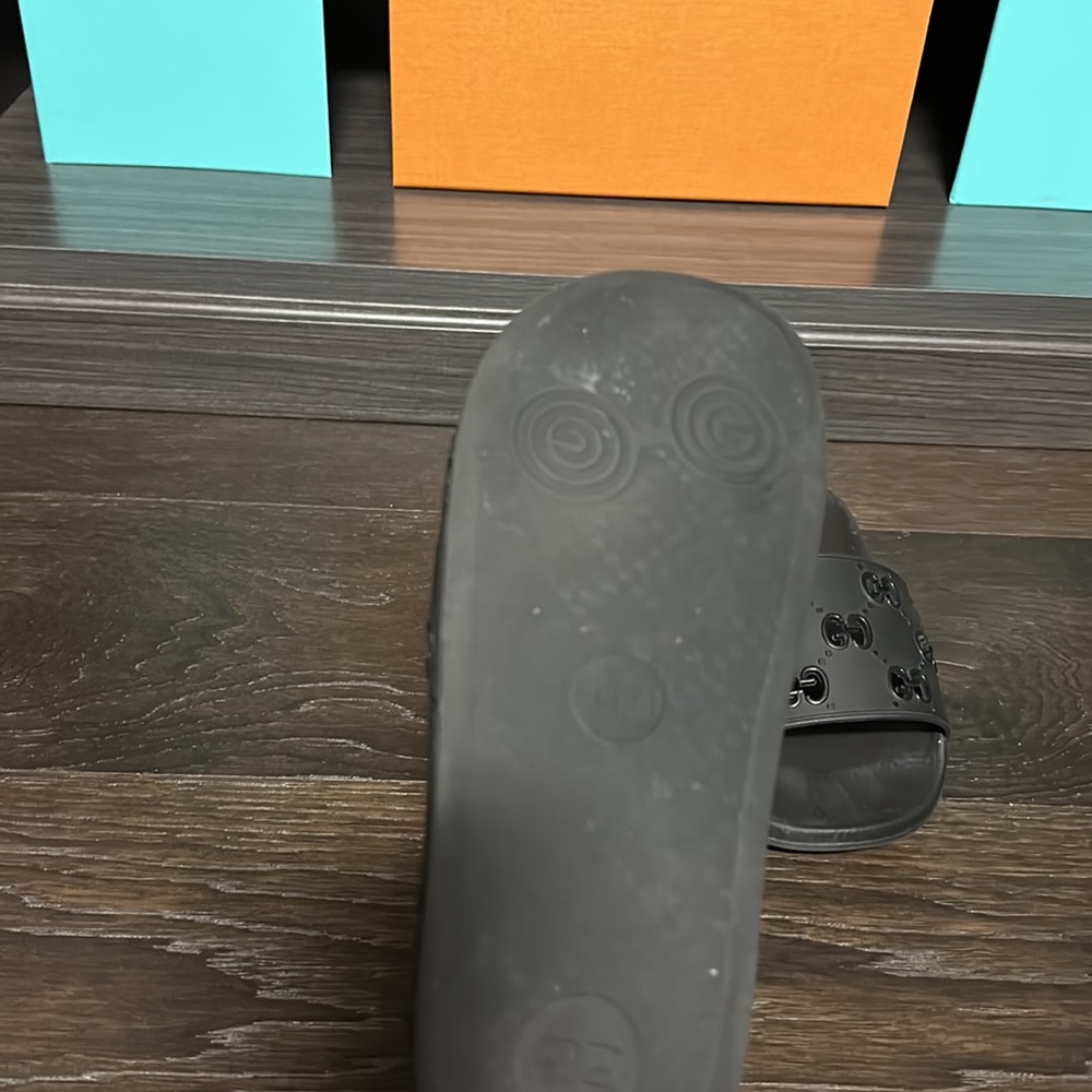 Gucci Slides - Picture 3 of 3